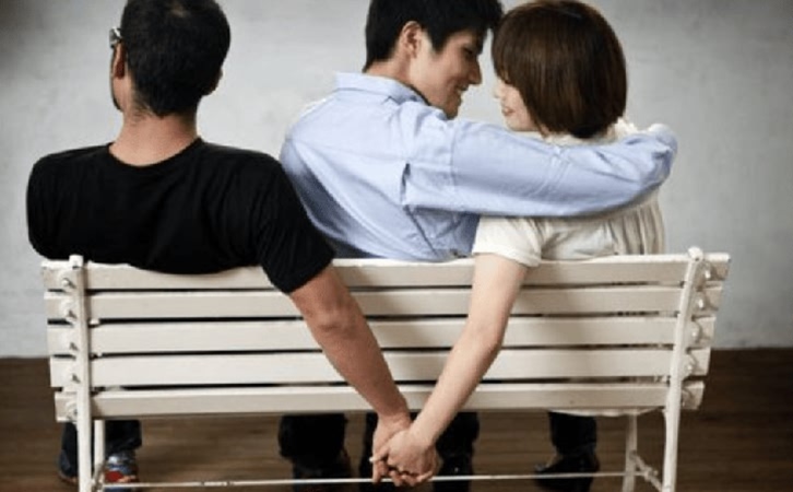 老婆外遇，離婚時能否判凈身出戶？