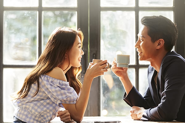 當老婆與異性聊天，應該如何理智應對？