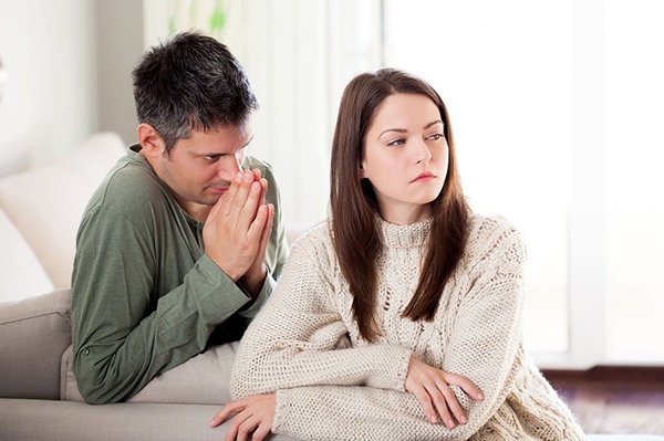 當感情破裂，一方不肯離婚時該如何應對？