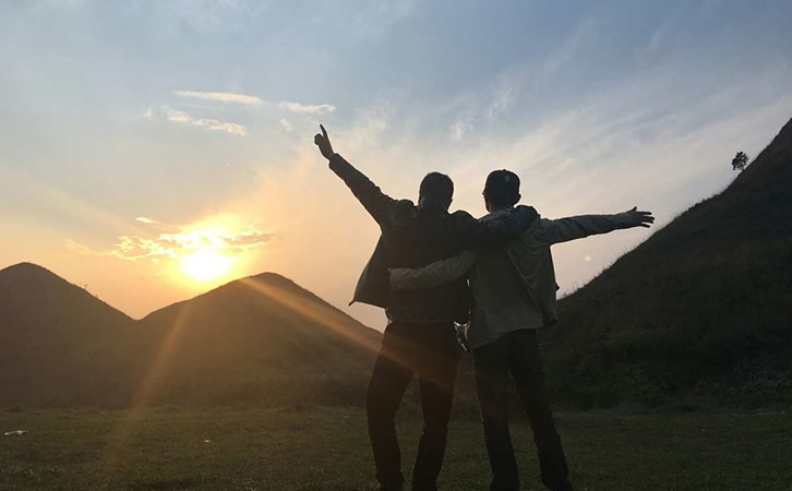 費(fèi)易山與同學(xué)任以文：商界大變局的背后故事